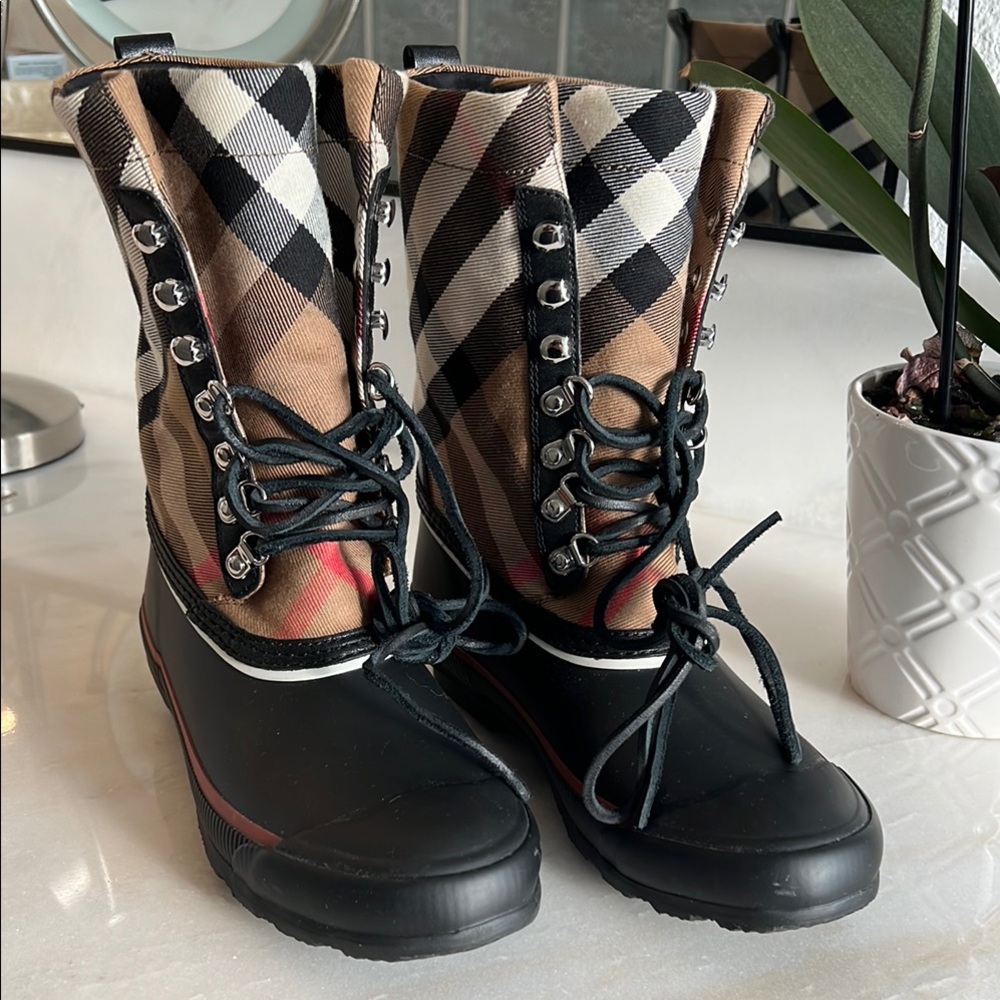 Burberry: Black and Tan Women's Rain Boots